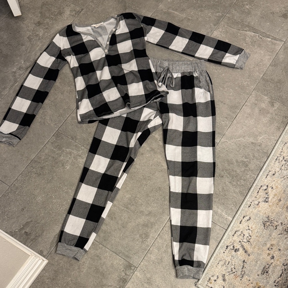 Women's Checkered Lounge or Pajama Jogger Set - Black and White